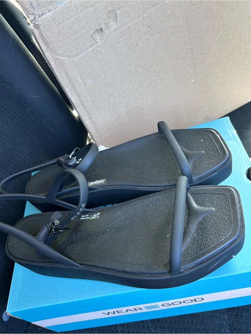CROCS sleek platform